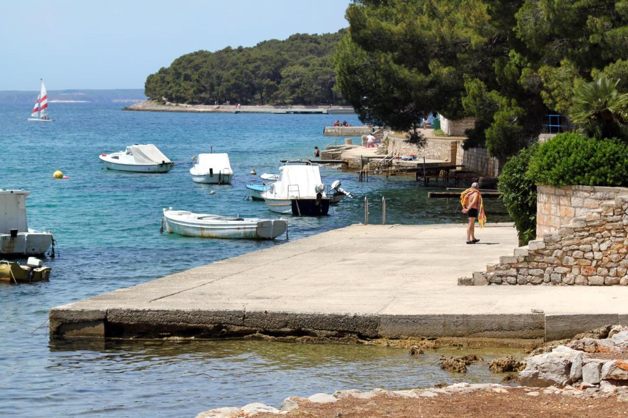 Apartments With A Parking Space Mali Losinj Bagian luar foto