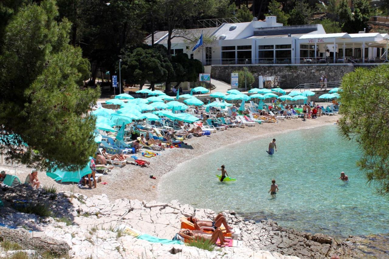 Apartments With A Parking Space Mali Losinj Bagian luar foto
