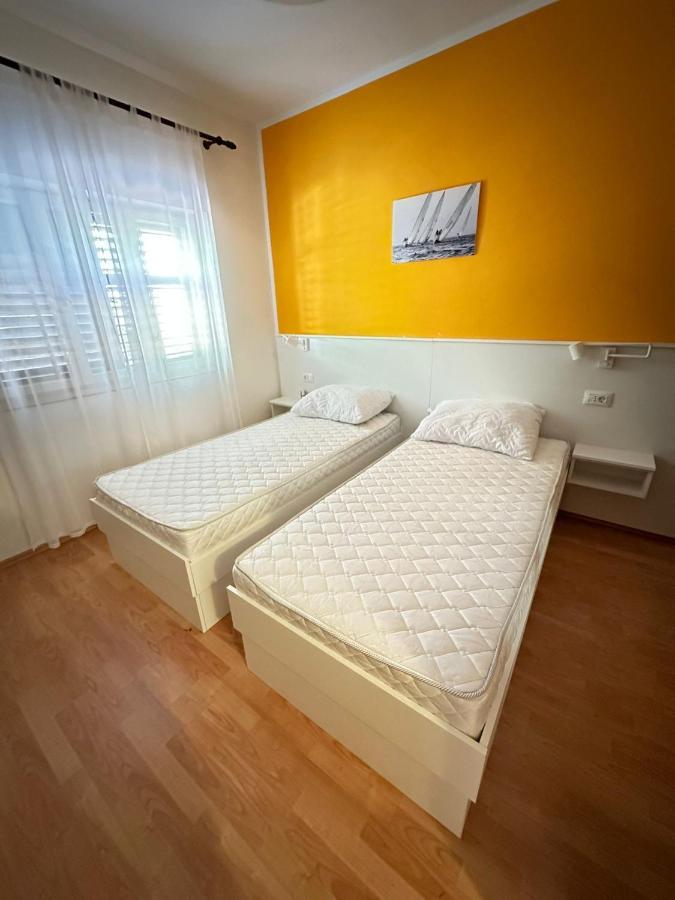 Apartments With A Parking Space Mali Losinj Bagian luar foto