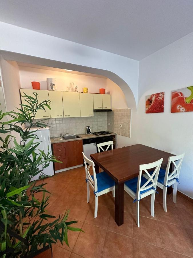Apartments With A Parking Space Mali Losinj Bagian luar foto